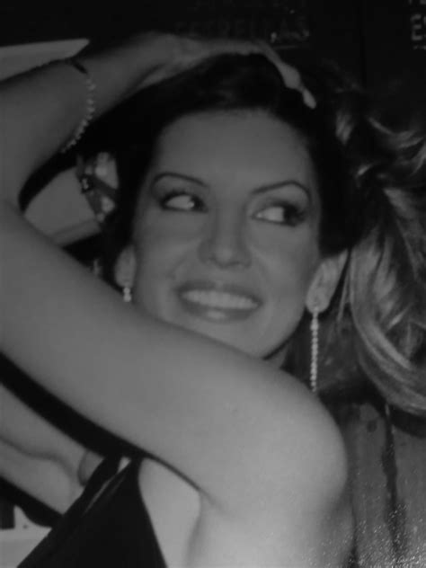 POR TU PUERTA: ISABEL MADOM REGRESA COMO CANTANTE