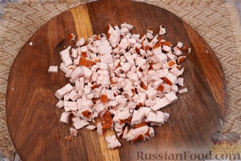 Рецепт: Слоёный салат с копчёной курицей, помидором и сыром на ...
