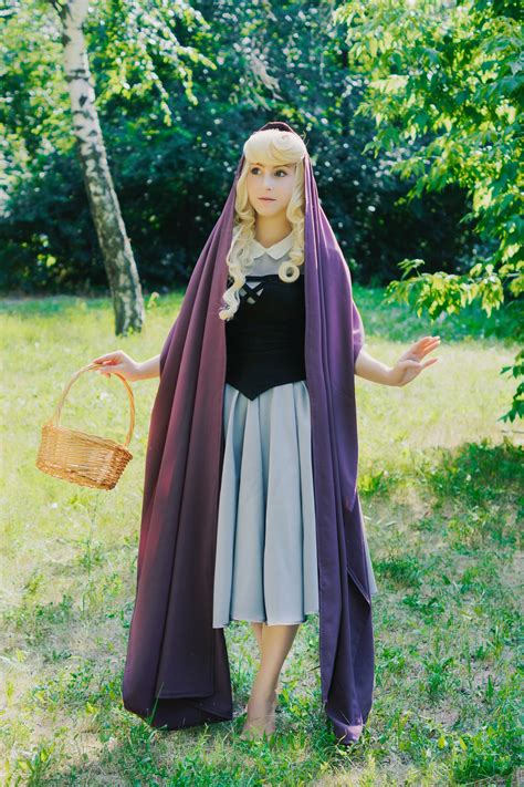 Sleeping beauty - Briar Rose( Aurora ) - 12 naked cosplay photos