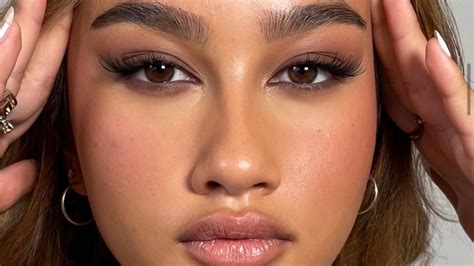 18 Ways To Embrace Brown Eyeliner For A More Natural Look