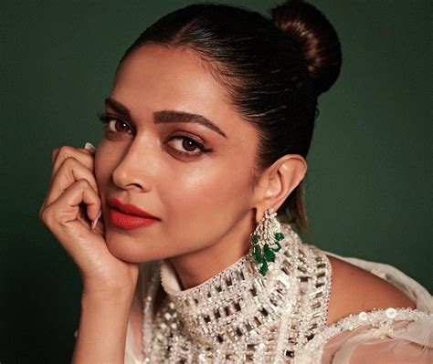 deepika padukone height indian actresss exact measurement deepika