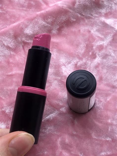 Помада essence розовая — цена 20 грн в каталоге Помада для губ Купить ...