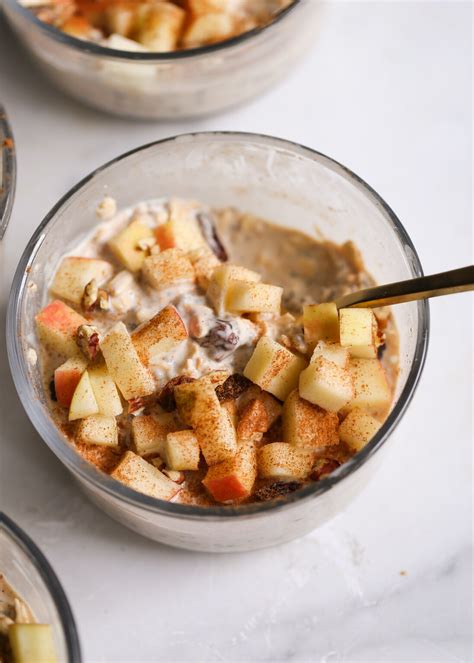 apple cinnamon raisin overnight oats bowls wholesomelicious