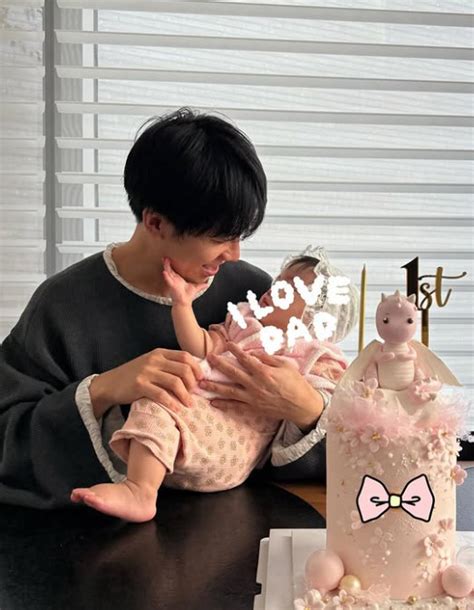 Lee Seung Gi Melts Hearts With His Dad Smile While Holding Daughter ...