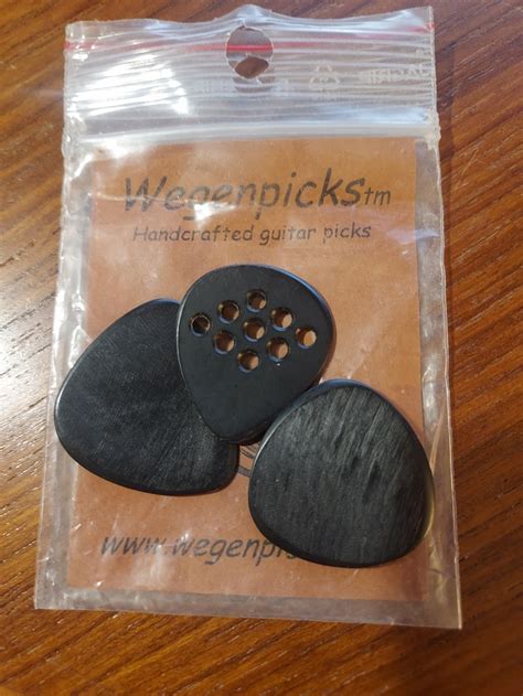 Wegen Mandolin Picks - Black - Mandomutt