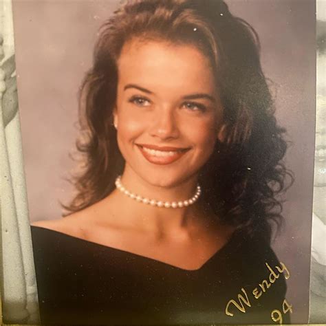 Lacey Chabert mourns death of older sister Wendy on Instagram