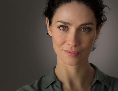 Joanne Kelly's Plastic Surgery - What We Know So Far - Hollywood Surgeries