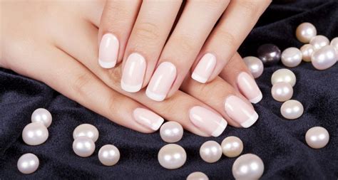 Жемчужный маникюр на короткие ногти - 67 фото