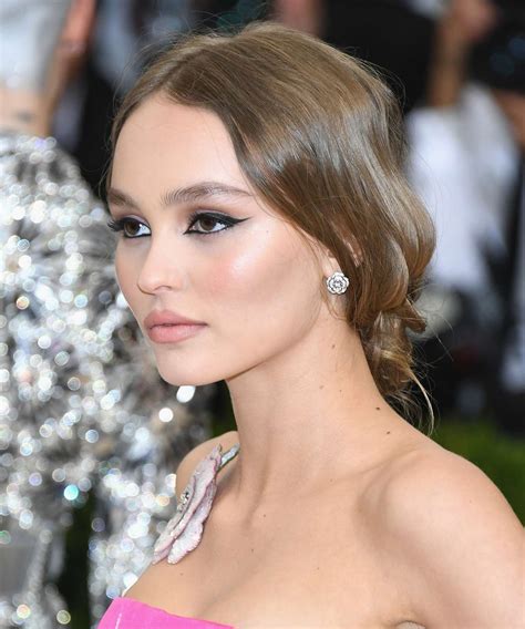 How To Apply Makeup For Almond Shaped Eyes | Makeupview.co