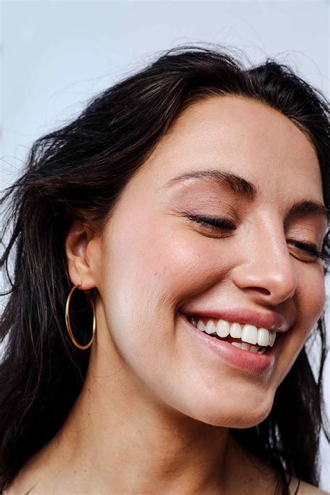 Everything You Need to Know About Powder Sunscreen