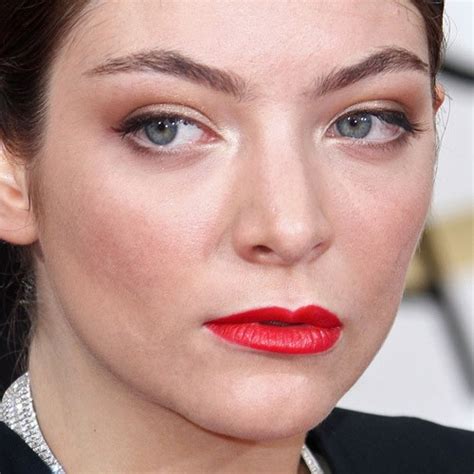 Lorde Makeup: Gold Eyeshadow & Red Lipstick | Steal Her Style
