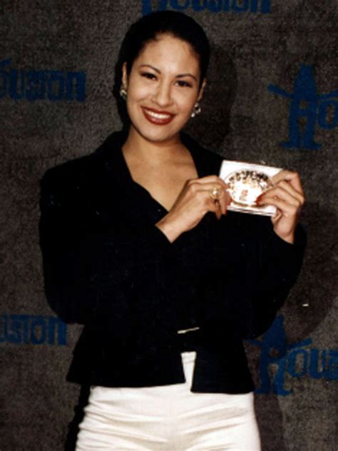 Selena Quintanilla's Life and Career in Photos