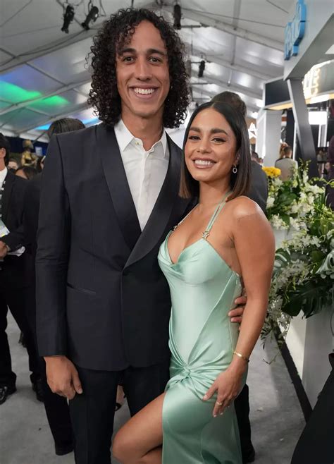Las pistas que apuntan a que Vanessa Hudgens se casó en secreto en México