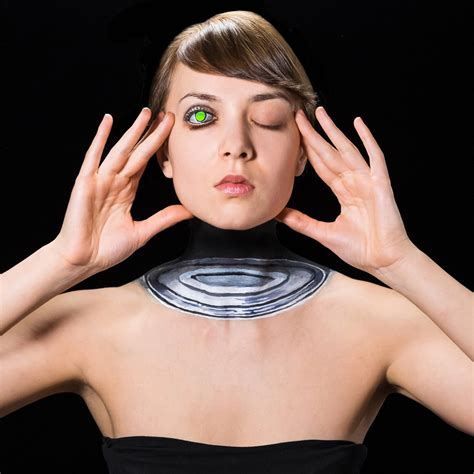 Stunning Body Painting illusion art works by Hikaru Cho