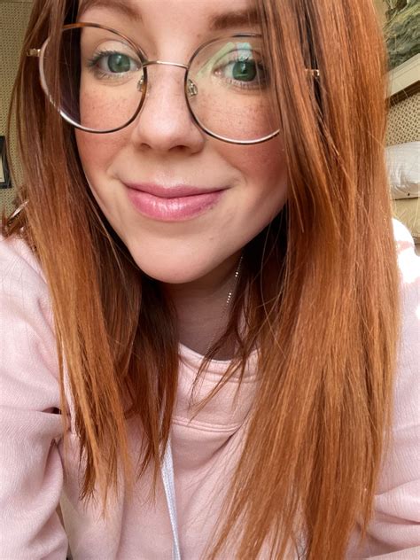 Do you like redheads with glasses? 💋🤓 - Sexy