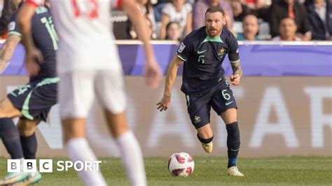 Boyle starts as Australia make last 16 - BBC Sport