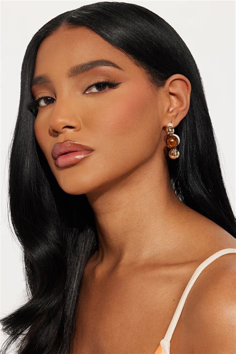 Victoria Babe Hoop Earrings - Brown | Fashion Nova