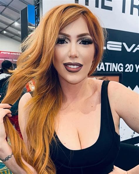 Lauren Phillips - Modelo - ColorMusic