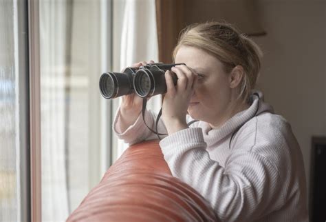 'Entitled' Neighbors Spying on Next Door's Yard with Binoculars Spark Fury