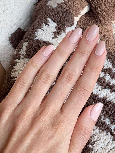 27 Natural Nail Colors That Are Simple and Chic | Who What Wear