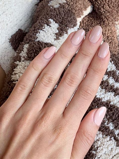 27 Natural Nail Colors That Are Simple and Chic | Who What Wear