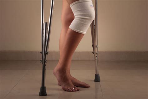 To Get Out Of Bathtub After Knee Replacement - How to Safely Get In and
