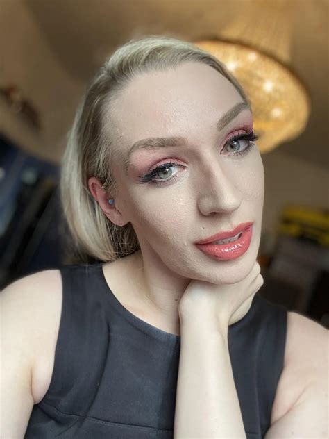 Hit the up arrow and I will send instant nude pack,always in the mood