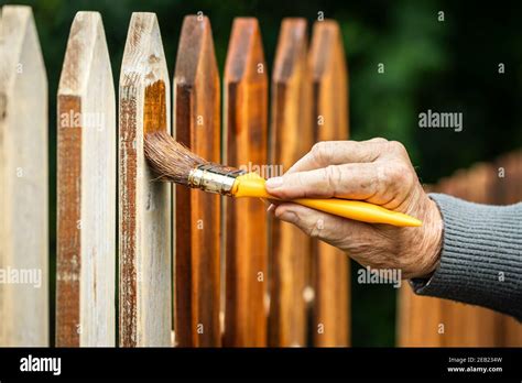 Old picket fence hi-res stock photography and images - Alamy