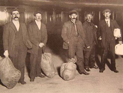 Titanic crew members at Terminus Station. | Titanic ship, Titanic ...