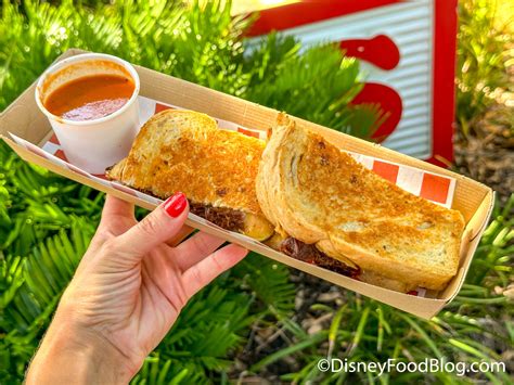 Is This the BEST Quick Service Restaurant in Disney's Hollywood Studios