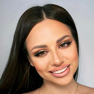 Kukla Loli - Age, Family, Bio | Famous Birthdays