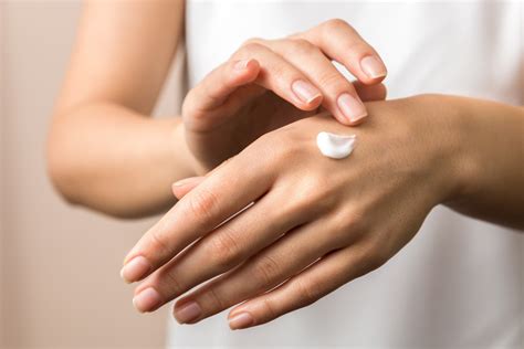 Why Should We Moisturize After Washing Our Hands? - Hip Girlie
