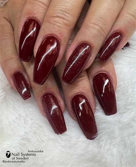 Passion Gel Polish – Skapa eleganta nageldesigner med mörkröd gelpolish ...
