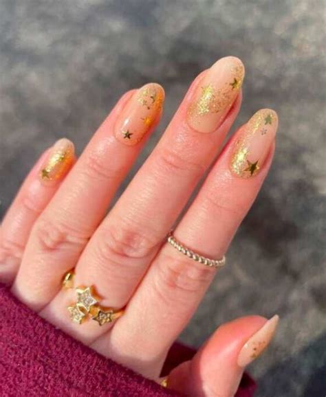 Gold Nails Ideas & Designs To Try Right Now - The Mood Guide