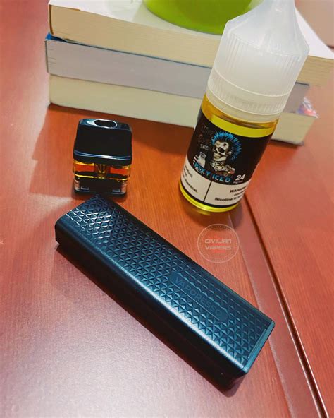 Civilian - Xros3Mini, un ejemplo de lo que es un pod recargable de