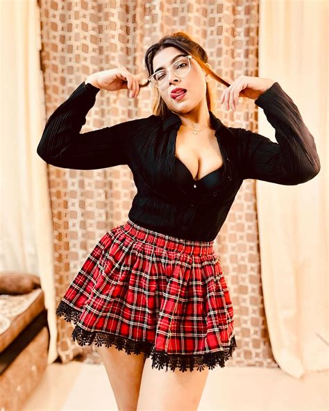 Tanya Chaudhari flaunts her cleavage in the mini dress