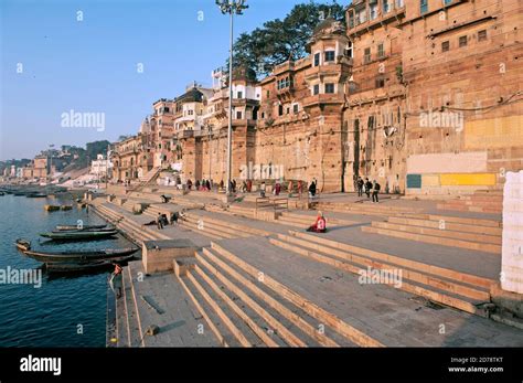 Varanasi ghat wide hi-res stock photography and images - Alamy
