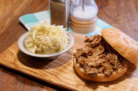 Pulled Pork Barbecue Sandwiches - mds.CulinaryMedicine.org