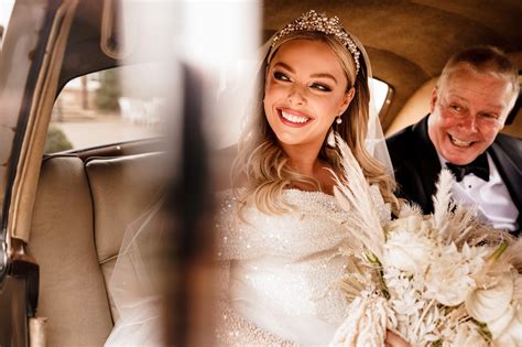 candid wedding photographers natural  relaxed