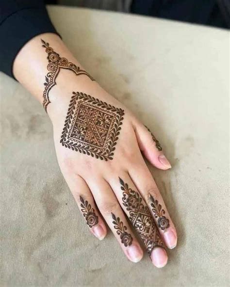 Modern Mandala Mehndi Designs For Brides | HerZindagi