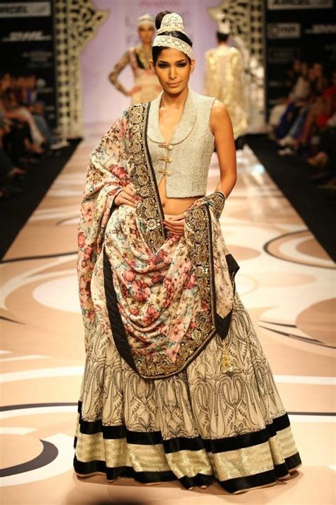Индия. Костюм. Сари. | India fashion week, Indian fashion, India fashion