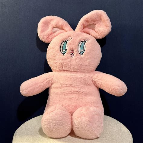 220803 tripleS : Twitter Update - Mint room’s pink rabbit owner