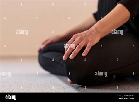 horizontal side closeup   body  yogini   floor  legs