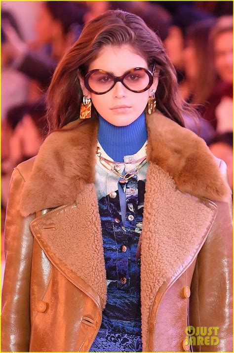 Kaia Gerber Works the Chloe Runway During Paris Fashion Week: Photo