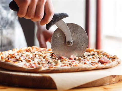 Can You Use A Pizza Cutter On A Pizza Stone