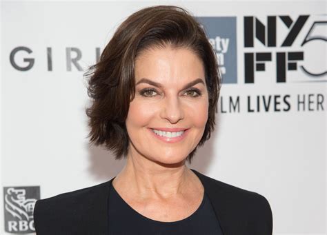 Sela Ward Measurements