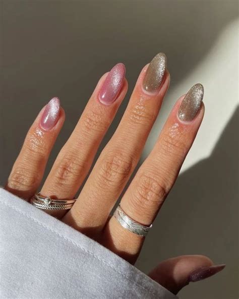 “Crystal cat eye”, el diseño de uñas que se volvió tendencia este 2023 ...