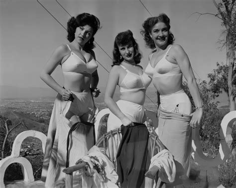 Vintage Stockings Archive - Pin-Up Glamour Model from the 1950’s 60’s