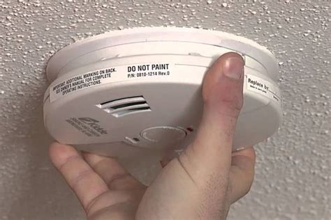 how to change the battery on a carbon monoxide detector