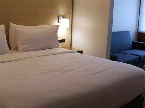 Holiday Inn Express Biloxi - Beach Blvd Guest Room & Suite Options